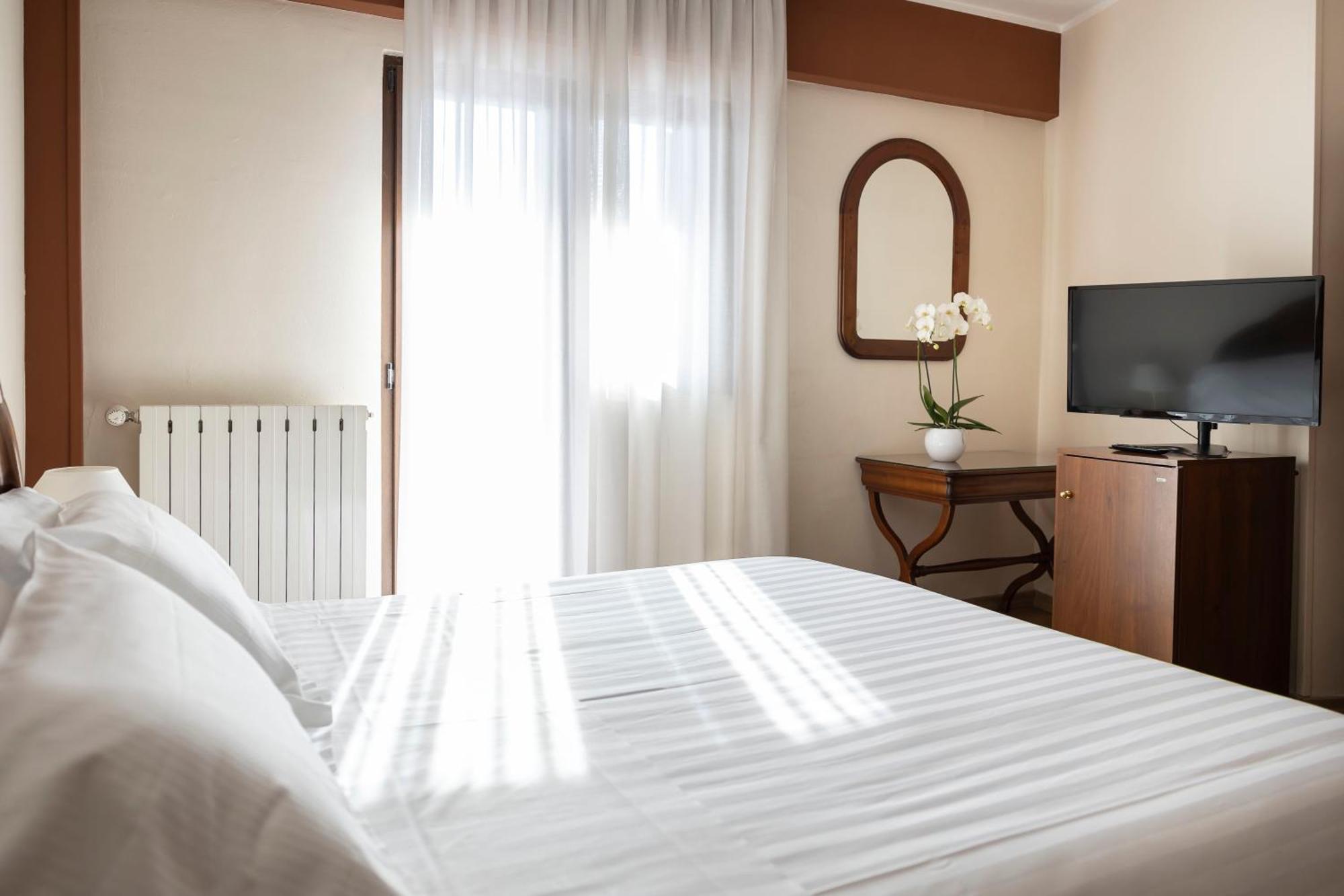 Grand Hotel Del Parco Пескассеролі Номер фото